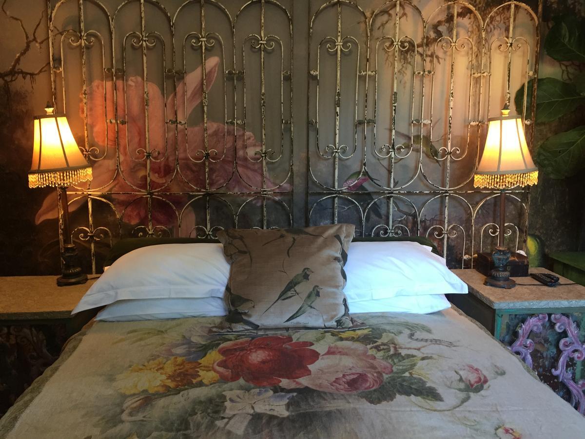 Festina Lente Guesthouse ヨハネスブルグ エクステリア 写真