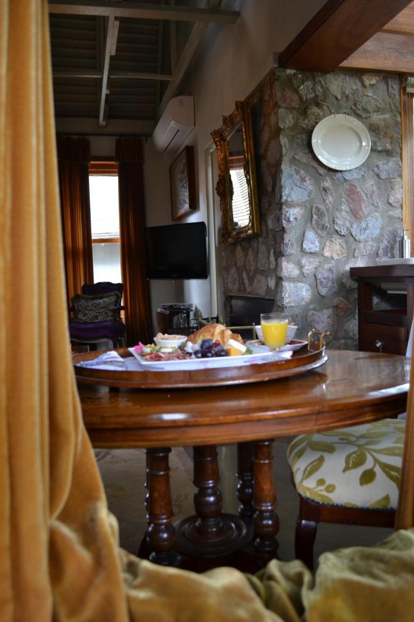 Festina Lente Guesthouse ヨハネスブルグ エクステリア 写真