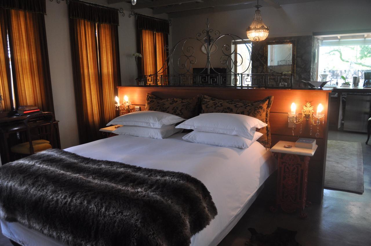Festina Lente Guesthouse ヨハネスブルグ エクステリア 写真