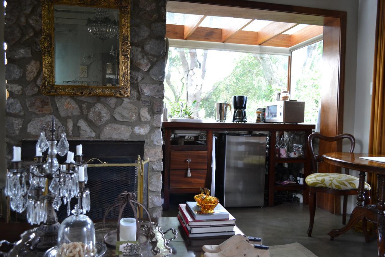 Festina Lente Guesthouse ヨハネスブルグ エクステリア 写真